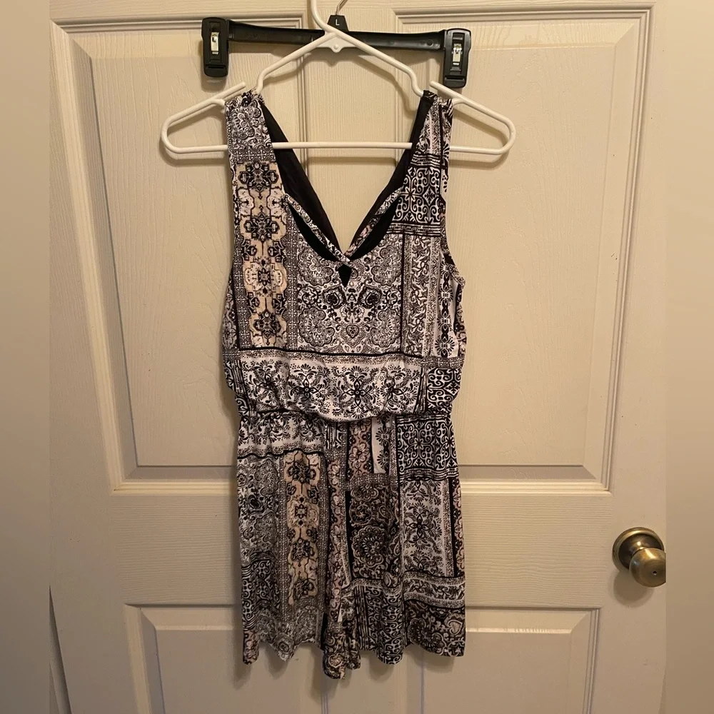 Patterned Romper - Picture 1 of 2